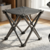 Tabouret pliant robuste avec housse de transport.